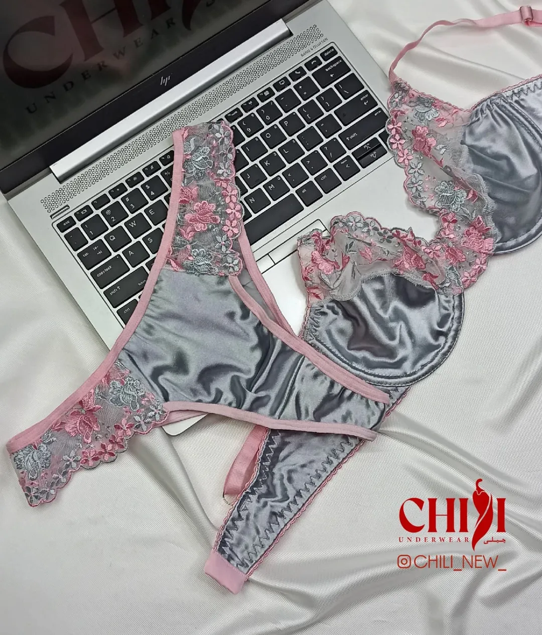 ست ساتن ژینا